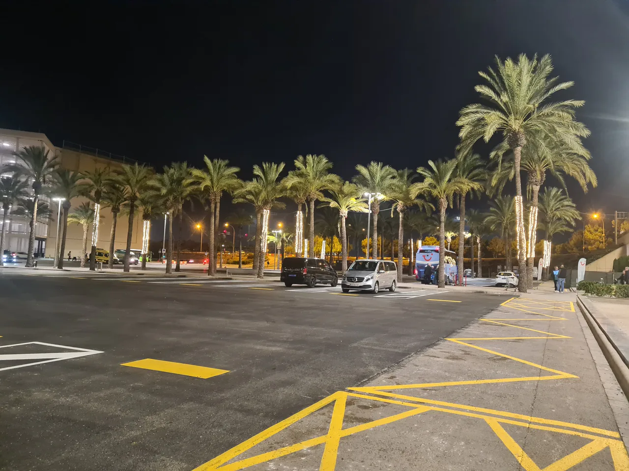 Vehicles and a coach in the arrivals forecourt at Palma de Mallorca Airport.