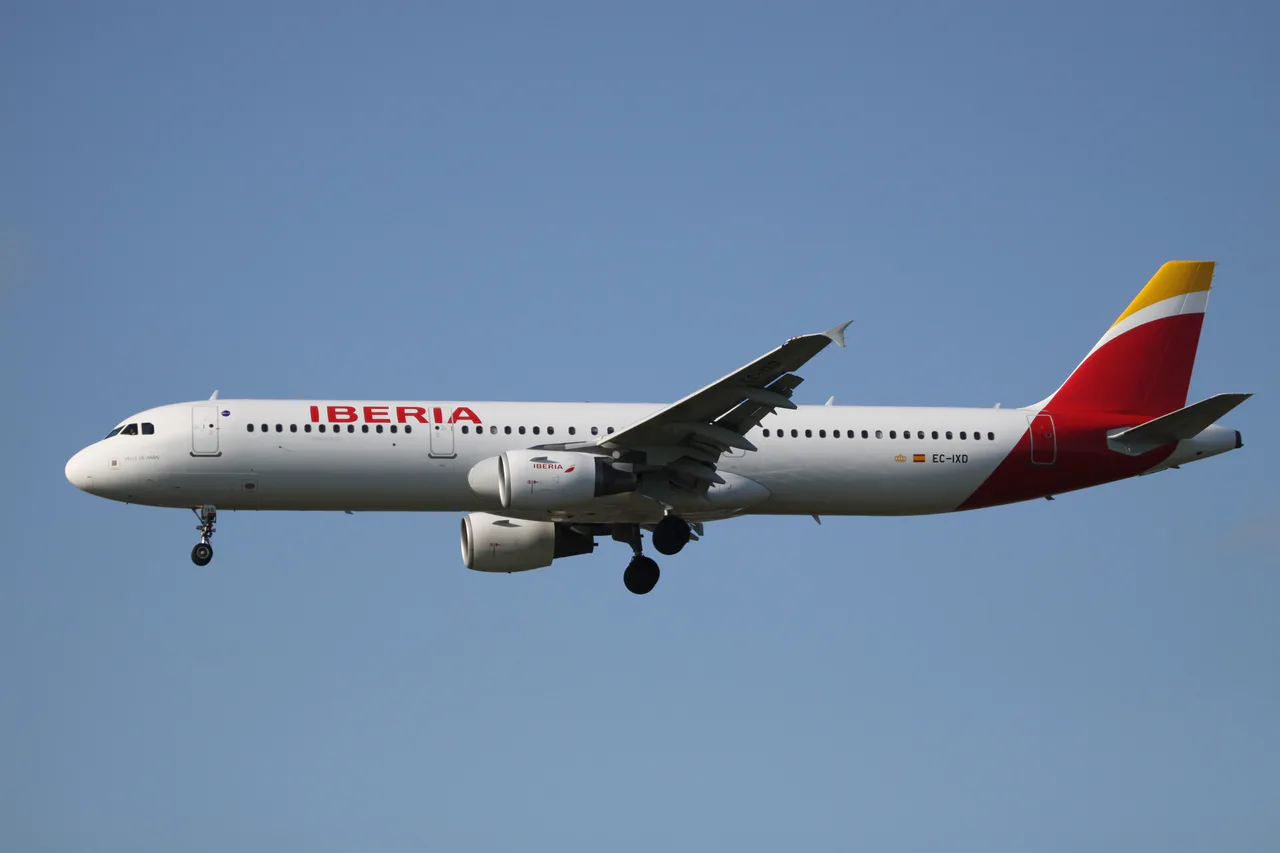 Un Airbus A321 de Iberia en el aeropuerto de Londres Heathrow.