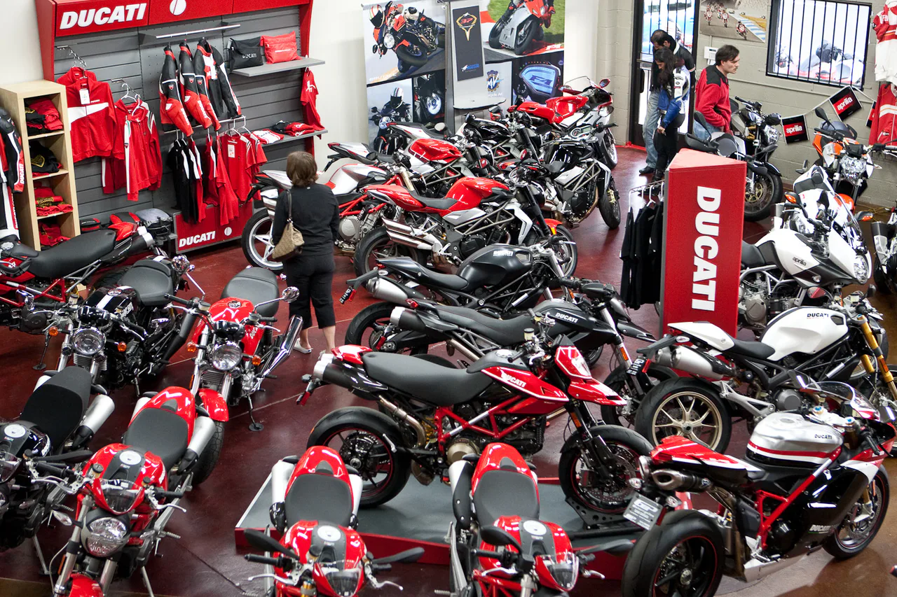 Motocicletas expuestas en el establecimiento GP Motorcycles